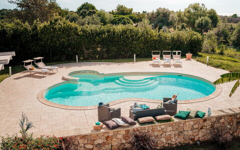 Villa Sanssouci 8: Svømmepøl, Udendørs Møbler, Udvej, Kompositmateriale, Fritid, Eco Hotel, Paraply, Liggestol, Water Feature, Hacienda