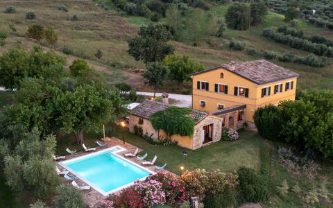 Casale Verdicchio 10+2: Svømmepøl, Estate, Udvej, Sommerhus, Hacienda, Eco Hotel, Stuehus, Villa, Udendørs Møbler, Gård