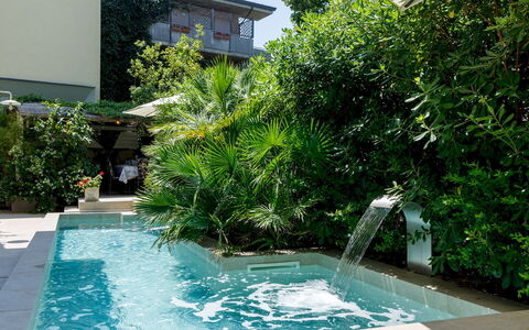 Villa Corona 8: Svømmepøl, Vand, Udvej, Water Feature, Kompositmateriale, Eco Hotel, Have, Skygge, Hacienda
