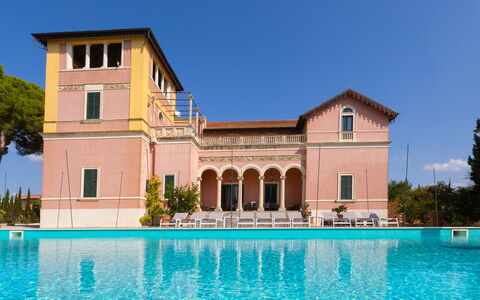 Villa Capozza 18+2: Estate, Hacienda, Mansion, Villa, Kolonne, Historisk Hus, Stuehus, Hotel, Svømmepøl