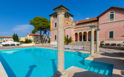 Villa Capozza 18+2: Facade, Estate, Svømmepøl, Hacienda, Mansion, Villa, Hotel, Altan, Udvej