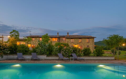 Podere Pomasciano 10: Menneskelig Bosættelse, Estate, Stuehus, Villa, Eco Hotel, Svømmepøl, Hacienda, Hotel
