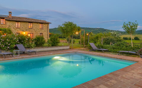 Podere Pomasciano 10: Svømmepøl, Stuehus, Estate, Eco Hotel, Villa, Hacienda, Udvej, Landscaping, Backyard, Water Feature