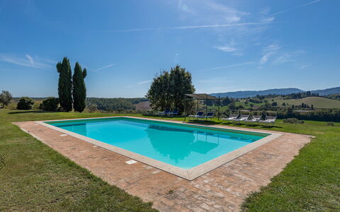 Il Poderuccio 17: Blå, Svømmepøl, Estate, Stuehus, Landscaping, Lawn, Hacienda, Skygge, Villa, Gård