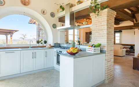 La Villetta di Dante 6: Køkken, Møbel, Indretning, Væg, Gulvbelægning, Countertop, Loft, Cabinetry, Hjem, Etage