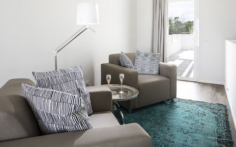 Portoverde Beach Villa 12: Møbel, Indretning, Couch, Gulvbelægning, Etage, Væg, Stue, Værelse, Hjem, Lejlighed