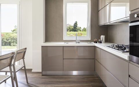 Portoverde Beach Villa 12: Køkken, Møbel, Køkken Apparat, Indretning, Større Bandage, Countertop, Cabinetry, Træ, Gulvbelægning, Hjem