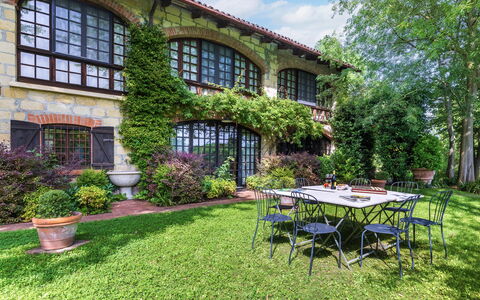 Il Roseto 10: Busk, Have, Estate, Gård, Skygge, Lawn, Landscaping, Hacienda, Stuehus, Villa