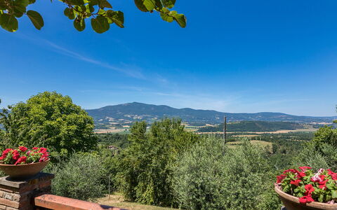 Poggio Medei 10: Himmel, Bakke, Landskab, Busk, Landdistrikt, Hill Station, Bjergkæde, Forår, Kam, Dal