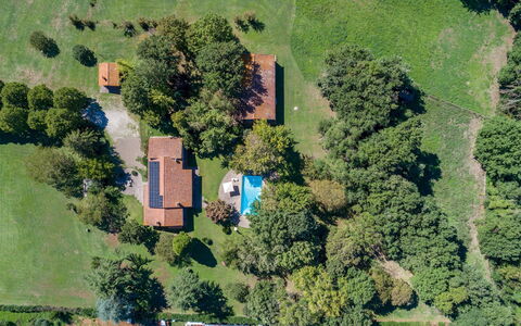 Villa Rasena 6: Landskab, Almindeligt, Boligområde, Land Lot, Hus, Græs-, Hjem, Landdistrikt, Lawn, Fugleperspektiv