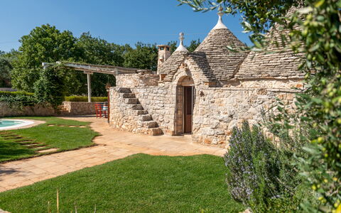 Trulli Littoria 4: Have, Landscaping, Lawn, Gård, Backyard, Flise, Hacienda, Dome, Villa, Dome