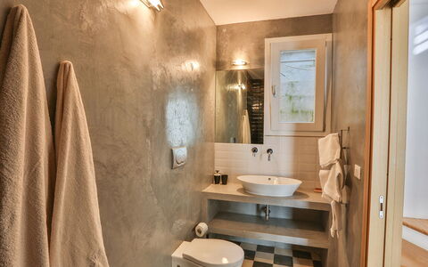 Villa Pajare Francesi 8+2: Gulvbelægning, Indretning, Etage, Væg, Badeværelse, Sanitærarmatur, Træ, Badeværelsesvask, Håndvask, Tap