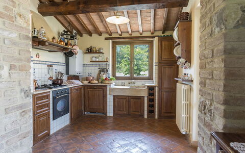 Casale al Doglio 6+1: Væg, Møbel, Køkken, Indretning, Træ, Gulvbelægning, Countertop, Cabinetry, Hjem, Etage