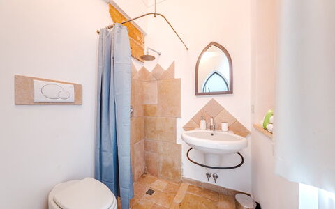 Villa Manco 12: Gulvbelægning, Etage, Indretning, Loft, Værelse, Lysarmatur, Sanitærarmatur, Badeværelse, Bejdse