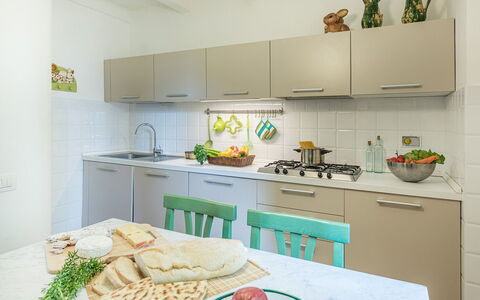 Casa Ciculino 8: Køkken, Køkken Apparat, Større Bandage, Countertop, Indretning, Cabinetry, Møbel, Køkkenvask, Gulvbelægning, Hjem