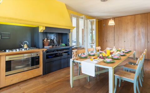 Casa del Vento 10: Møbel, Indretning, Køkken, Gulvbelægning, Træ, Countertop, Loft, Etage, Belysning, Cabinetry