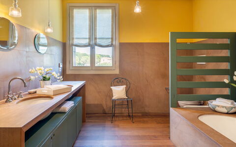 Casa del Vento 10: Indretning, Gulvbelægning, Væg, Etage, Sanitærarmatur, Træ, Badeværelse, Badeværelsesvask, Tap, Belysning