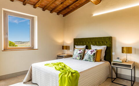 Il Poggiarellone 14: Indretning, Møbel, Seng, Soveværelse, Gulvbelægning, Loft, Værelse, Sengetøj, Etage, Sengetøj