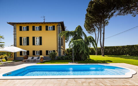 Villa Luigina 8: Blå, Svømmepøl, Estate, Eco Hotel, Villa, Lawn, Udvej, Udendørs Møbler, Hotel, Skygge