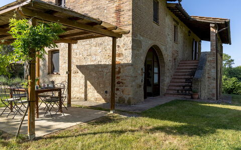 Podere Madonna di Mezzo 6: Land Lot, Sommerhus, Estate, Stuehus, Mursten, Murværk, Have, Lawn, Backyard, Stenmur