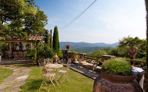Borgo Paradiso 4+2: Bakke, Blomsterkrukke, Hill Station, Bjergkæde, Have, Dal, Landscaping, Stueplante, Hacienda, Altan
