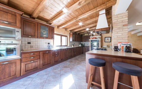 Casale Rosy 6+2: Træ, Køkken, Gulvbelægning, Indretning, Countertop, Møbel, Loft, Etage, Hjem, Køkken & Spisebord