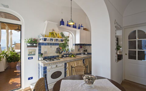 Casa Noemi 4+2: Indretning, Møbel, Arch, Hjem, Stol, Blomsterkrukke, Stueplante, Spisestue, Køkken & Spisebord, Molding