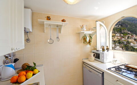 Casa Leonilde 4: Større Bandage, Køkken Apparat, Køkken, Countertop, Indretning, Husholdningsapparat, Cabinetry, Møbel, Køkkenvask, Værelse