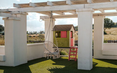 White Stone House 6+1: Kolonne, Have, Pergola, Udendørs Møbler, Udendørs Struktur, Landscaping, Skygge, Lawn, Backyard, Stol