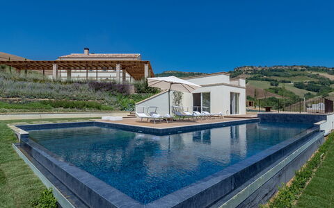 Dimora Montefiore 11: Svømmepøl, Bjergkæde, Estate, Water Feature, Villa, Kam, Stuehus