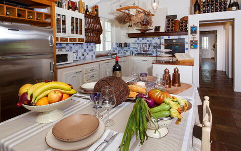 Virginia 8: Møbel, Indretning, Køkken, Træ, Countertop, Gulvbelægning, Belysning, Cabinetry, Stol, Værelse