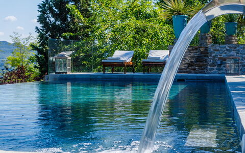 Il Castellaccio 8: Blå, Vand, Svømmepøl, Kompositmateriale, Water Feature, Udvej, Fritid, Afspejling, Tropics, Eco Hotel