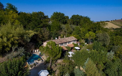 Villa Agave 8: Træ, Landskab, Hus, Hjem, Landdistrikt, Tag, Sommerhus, Estate, Landscaping, Landsby