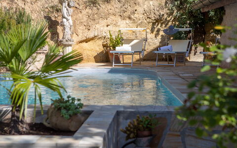 Villa Agave 8: Svømmepøl, Udendørs Møbler, Møbel, Udvej, Blomsterkrukke, Paraply, Liggestol, Stol, Water Feature, Eco Hotel