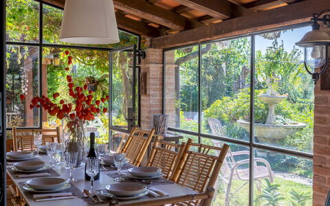 Villa Agave 8: Møbel, Stol, Træ, Bord, Indretning, Køkken & Spisebord, Spisestue, Restaurant, Loft, Eco Hotel