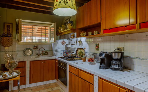 Villa Agave 8: Køkken, Køkken Apparat, Countertop, Større Bandage, Cabinetry, Træ, Indretning, Køkkenvask, Møbel, Gulvbelægning