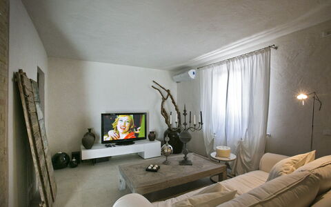 Casa Angela 6: Møbel, Indretning, Væg, Couch, Loft, Stue, Værelse, Gulvbelægning, Belysning, Hjem