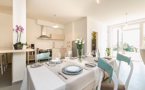 Casa di Eolo 8+2: Møbel, Indretning, Gulvbelægning, Loft, Stol, Bord, Køkken & Spisebord, Etage, Værelse, Spisestue
