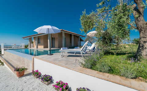 Casa di Eolo 8+2: Estate, Villa, Skygge, Altan, Svømmepøl, Eco Hotel, Udvej, Udendørs Møbler, Udendørs Struktur, Paraply