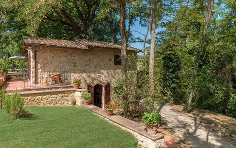 Mulino della Quercia 2+1: Væg, Arkitektur, Busk, Hus, Have, Landdistrikt, Sommerhus, Estate, Backyard