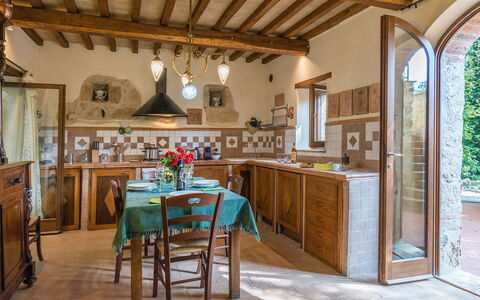 Mulino della Quercia 2+1: Møbel, Indretning, Køkken, Træ, Gulvbelægning, Loft, Cabinetry, Countertop, Hjem, Etage