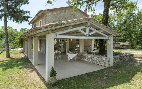 Villa la Corte 6: Træ, Tag, Sommerhus, Skygge, Udendørs Struktur, Have, Estate, Stuehus, Garden Bygninger, Landscaping