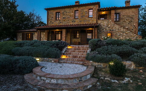 Podere di Salci 10: Hjem, Estate, Sommerhus, Stuehus, Mursten, Have, Landscaping, Skumring, Villa, Mansion