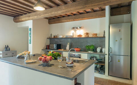 Podere di Salci 10: Køkken, Møbel, Countertop, Indretning, Væg, Gulvbelægning, Køkken Apparat, Træ, Cabinetry, Hjem