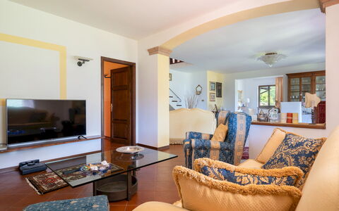 Villa Costanza 6: Møbel, Indretning, Gulvbelægning, Couch, Etage, Loft, Træ, Værelse, Stue, Bord