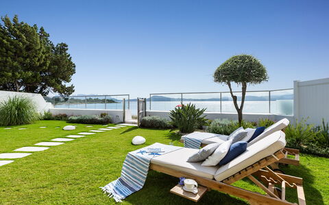 Villa Amar 4: Møbel, Udendørs Møbler, Stol, Have, Skygge, Lawn, Landscaping, Eco Hotel, Udvej