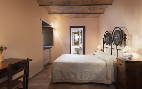 Villa di Morice 14: Møbel, Væg, Gulvbelægning, Soveværelse, Indretning, Etage, Seng, Loft, Belysning, Bed Frame