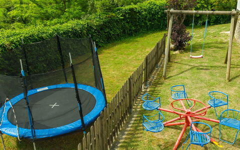 La Villa Dina 10: Trampolinspring - Udstyr Og Materiel, Blå, Trampolin, Trampolinspring, Legepladsudstyr, Skygge, Fritid, Have, Legeplads, Lawn