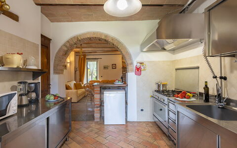 La Colonica 18: Indretning, Møbel, Køkken, Gulvbelægning, Countertop, Køkken Apparat, Træ, Loft, Større Bandage, Cabinetry
