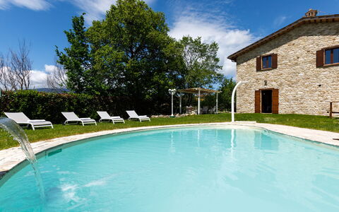 Villa Agostini 10: Blå, Svømmepøl, Stuehus, Estate, Udvej, Villa, Lawn, Gård, Landscaping, Thermae
